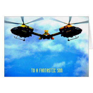 Helicóptero policial contra el cielo