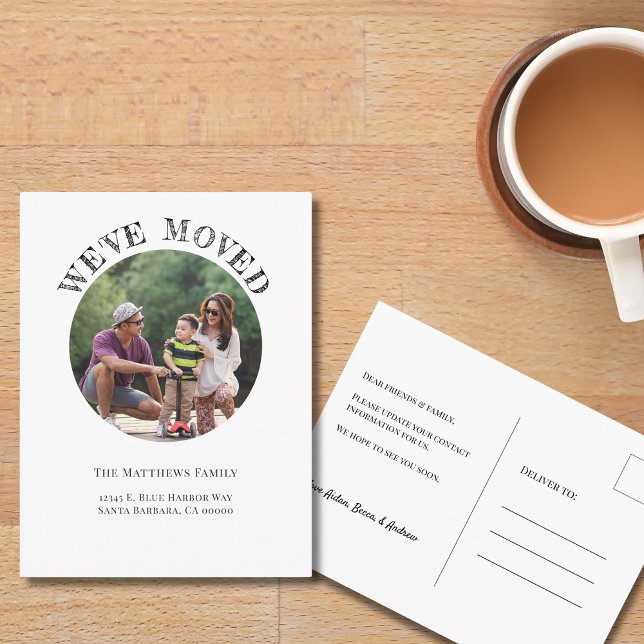 Hemos cambiado la foto de la familia nueva postal  (Subido por el creador)