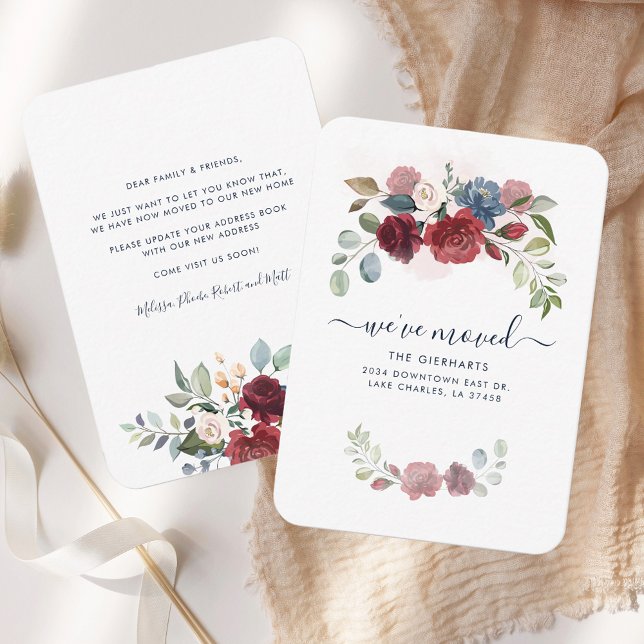 Hemos movido la Invitación de la dirección de movi (We Moved Burgundy Floral RC Moving Announcement)
