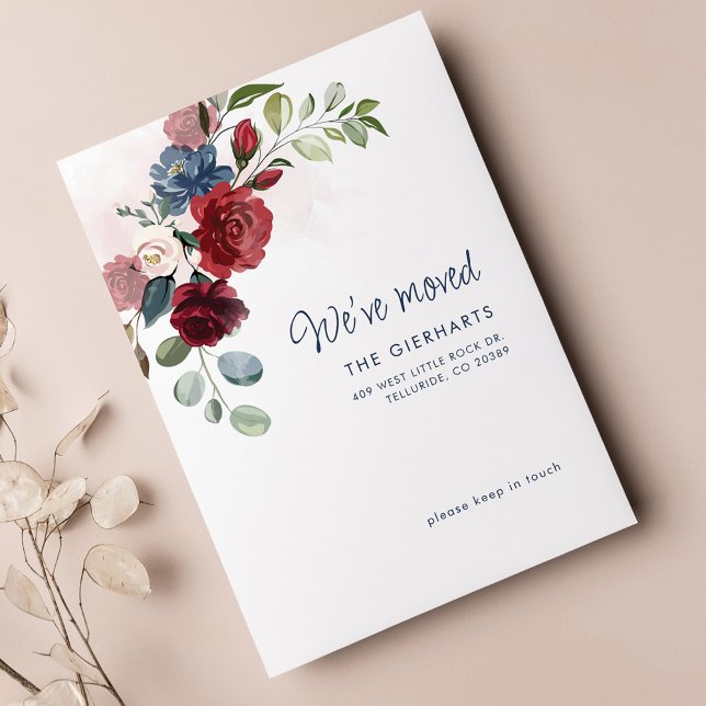 Hemos movido la Invitación floral borgoñona en mov (Burgundy Floral Moving Announcement)