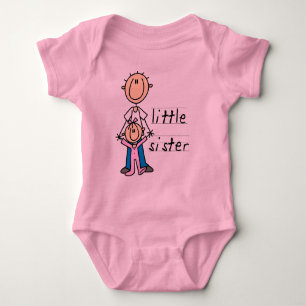 Hermana pequeña con camisetas y regalos del Gran H