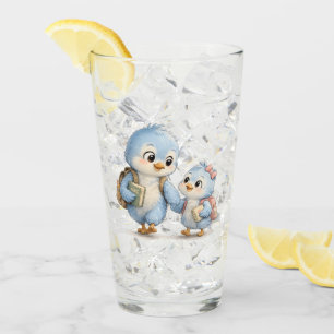 Hermano y hermana de pájaro azul bebiendo en vaso
