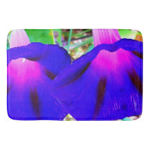 Hermosa alfombra de baño con flores moradas