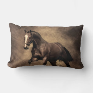 Hermosa almohada de caballo marrón