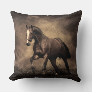 Hermosa almohada de caballo marrón