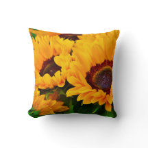 Hermosa almohada de pintura de girasol en verano