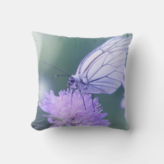Hermosa almohada decorativa de mariposa