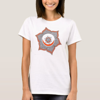 Hermosa camiseta con chakra sacra en la parte dela