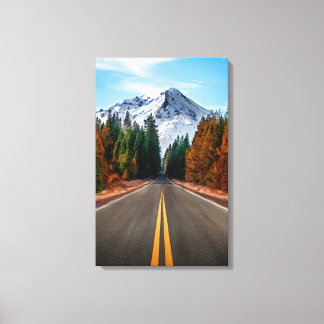 Hermosa carretera de montaña en lienzo para decora