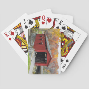Hermosa cubierta de puente cubierta de cartas de j