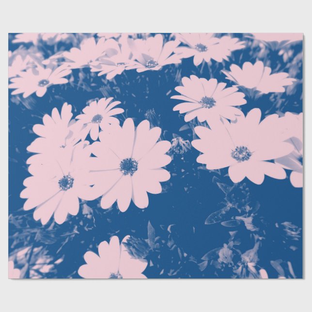 Hermosa imagen de flor en papel de regalo (Superficie plana)