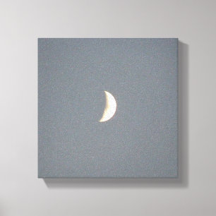 Hermosa Luna Creciente en Lienzo al Crepúsculo