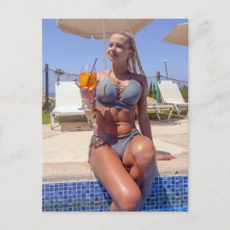 Hermosa postal modelo de bikini