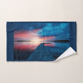 Hermosa puesta de sol en un tranquilo lago