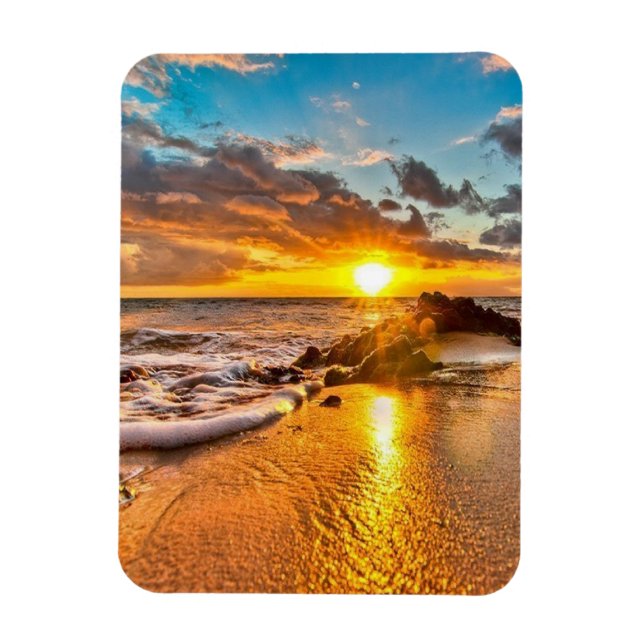 Hermosa salida de sol en el imán de la playa (Vertical)