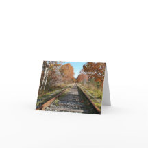 Hermosa tarjeta en blanco de vías del tren otoño