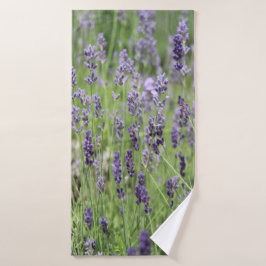 Hermosa toalla de baño de lavanda