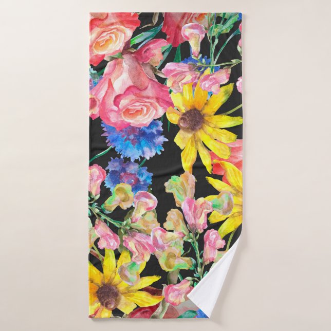 Hermosas flores de verano con rosas. Marea floral (Toalla de baño)