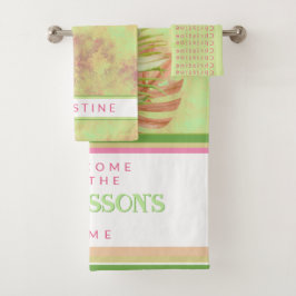 Hermosas flores exóticas en el personalizado batib