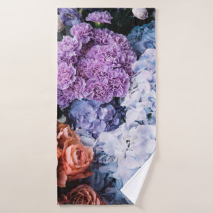 Hermosas flores florecientes (rosas, hortensias, c