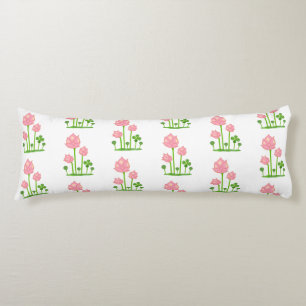 Hermosas flores rosadas sobre almohada blanca