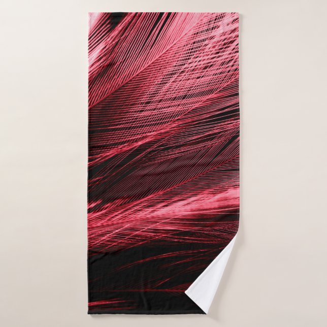 Hermosas plumas rojas abstractas sobre fondo oscur (Toalla de baño)