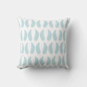 Hermoso diseño de almohada blanca con plumas