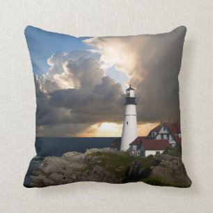 Hermoso Faro y Almohada de Puesta de Sol