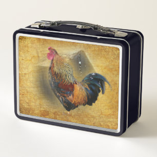 Hermoso gallo y rústico gallinero