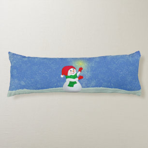 Hermoso muñeco de nieve con almohada azul cielo