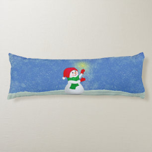Hermoso muñeco de nieve en almohada de cuerpo azul