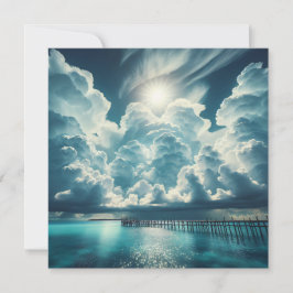 Hermoso océano, muelle y nubes esponjosas