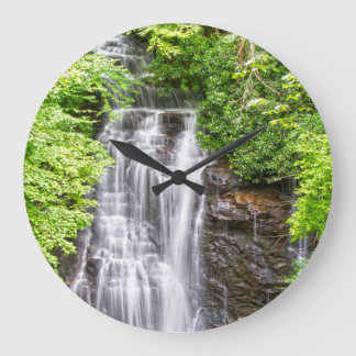 Hermoso reloj de cascada