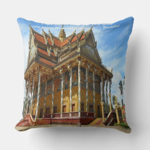 Hermoso templo budista y almohada con proverbio