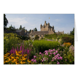 Hermosos jardines y famoso castillo en