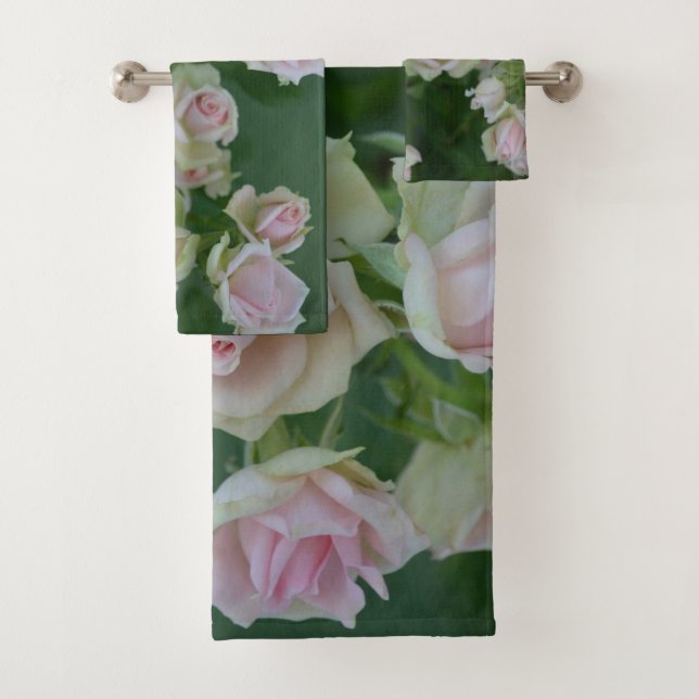 Hermosos rosas de jardín rosa claro (In situ)
