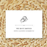 Herradura minimalista | Invitación móvil<br><div class="desc">Estas invitaciones en movimiento de moda, a la vez elegantes, en blanco y negro, presentan un estilo rústico moderno y minimalista, con un texto clásico que dice "Nos hemos movido" (se puede cambiar este texto fácilmente). Un par de herraduras dibujadas a mano se presenta en un sutil ilustracion, para una...</div>