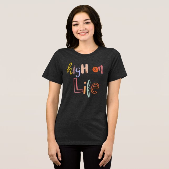 High on Life - Camisa de tipografía retro Doodle (Anverso Completo )