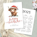 Highland Cow 2025 Calendario Feliz Navidad<br><div class="desc">Cute Highland Cow Nombre 2025 Calendario Feliz Navidad. Disponible digitalmente e impreso. Atractivo y festivo para sus deseos vacacionales, con este divertido diseño con una dulce vaca de las tierras altas en su sombrero de Santa. Feliz Navidad está en un guión moderno y personaliza fácilmente tu saludo y nombre debajo....</div>