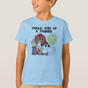 Hijo orgulloso de las camisetas y de los regalos