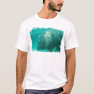 Hipopótamo debajo de la camiseta de los hombres