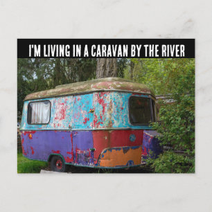 HIPPIE CAMPER TRAILER VIVIENDO POR TARJETAS DE RÍO