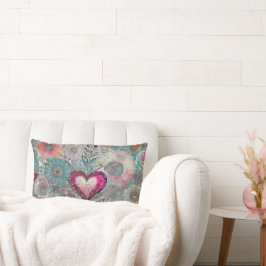 Hippie retro: almohada lumbar del corazón rosado