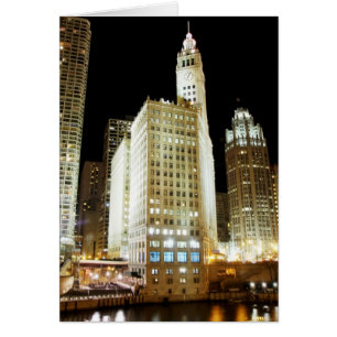 Histórico monumento de Chicago de noche