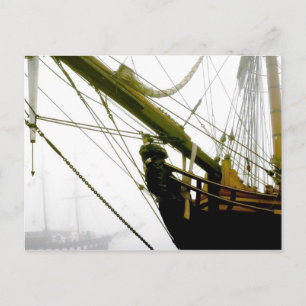 HMS Bounty emerge de la postal húmeda