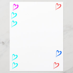 Hoja de papel de corazones rojos violeta azul