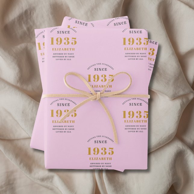 Hoja De Papel De Regalo 90 cumpleaños 1935 Añadir nombre gris rosado (90th birthday pink personalized wrapping paper.)