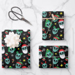 Hoja De Papel De Regalo Alien Santa Claus Snowflakes Christmas Tree<br><div class="desc">Alien Santa Claus Snowflakes Christmas Tree Wrapping Paper Shepers</div>