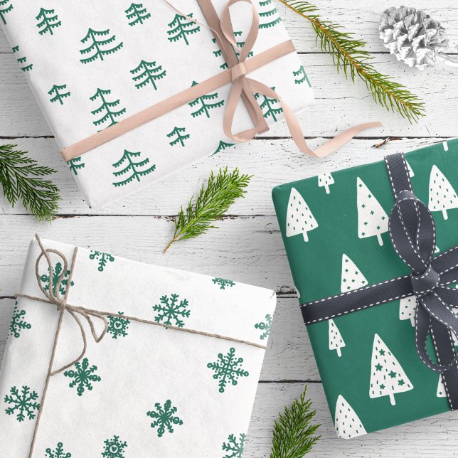 Hoja De Papel De Regalo Árboles modernos de Navidad verdes y blancos copos (Subido por el creador)