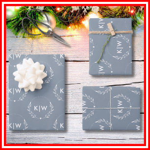 Hoja De Papel De Regalo Azul Polvo y Blanco   Monograma de Iniciales Moder